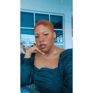 Meet your Posher, Nina